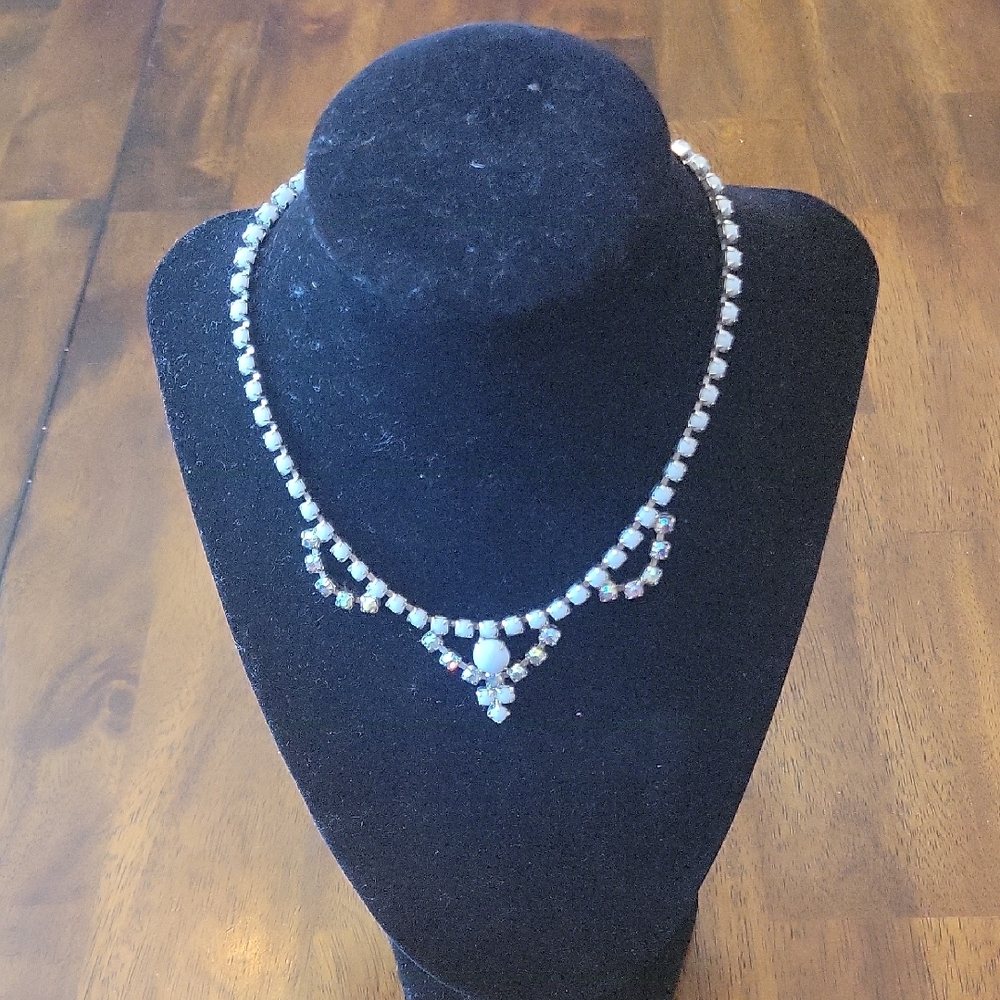 Vintage Elegant Silver and Periwinkle Necklace